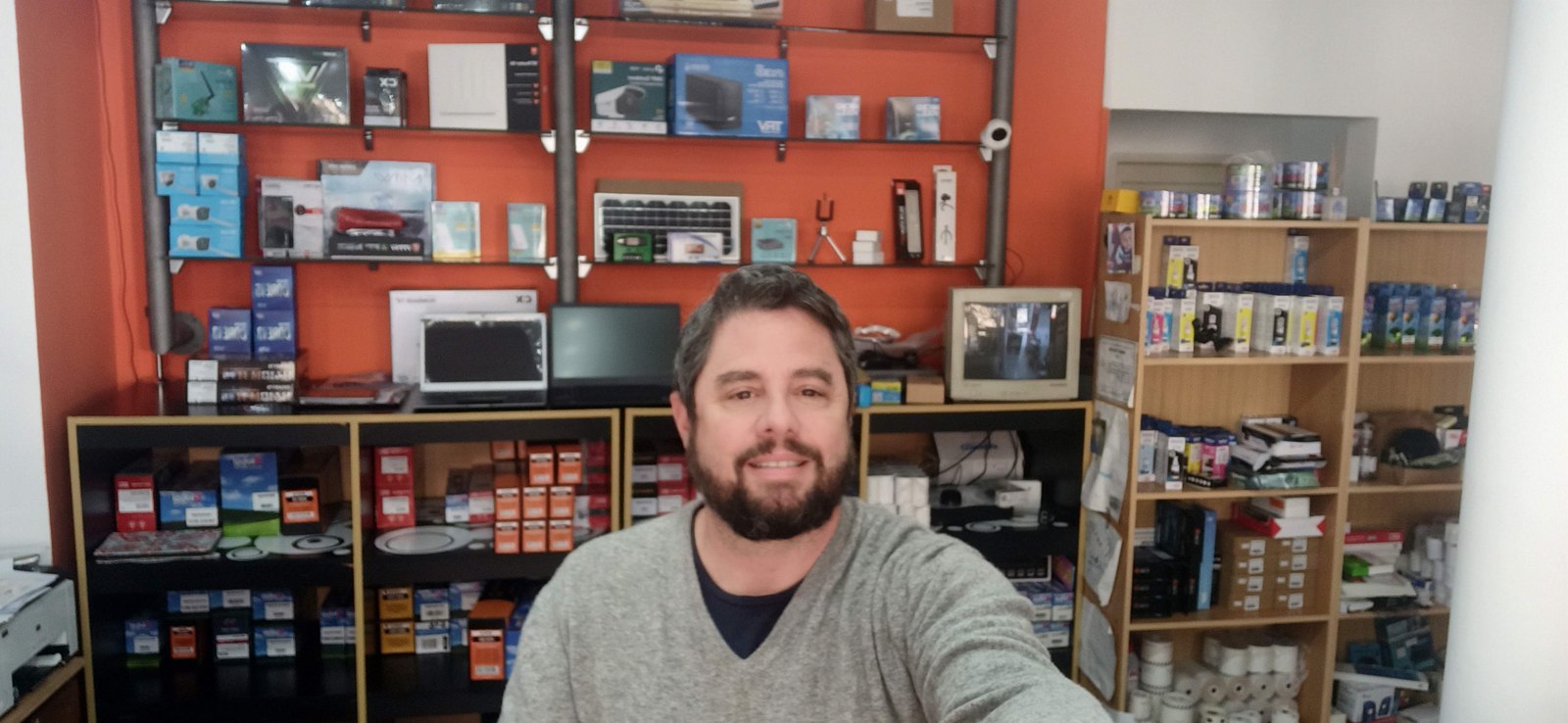 Taller de Todo Insumos con equipos en reparación